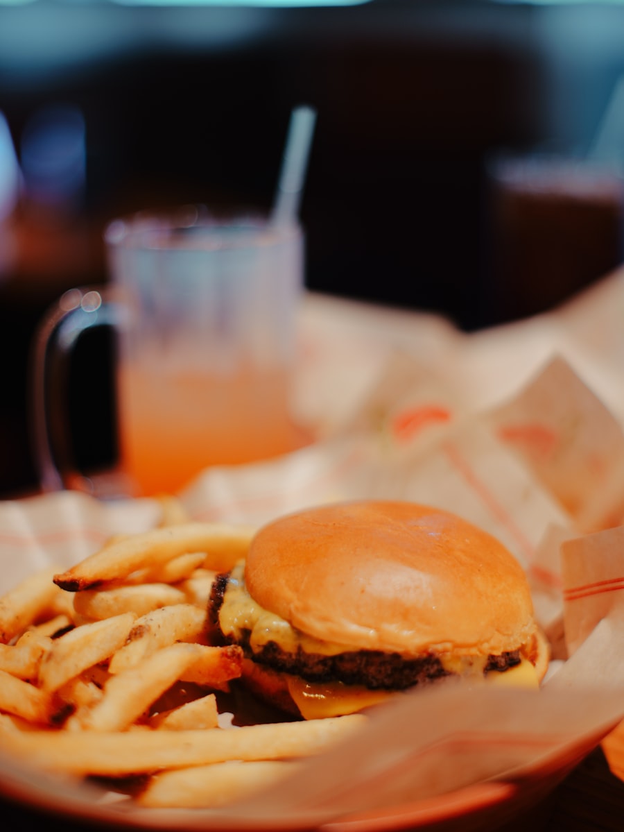 Cheeseburger & fries
